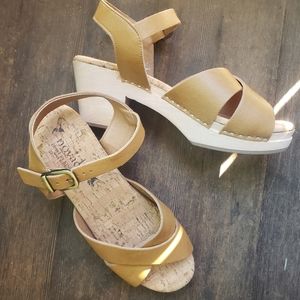 Novacas Vegan Tan Leather Platform Sandals Size 40 Size 9 New